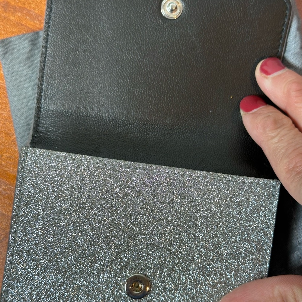 Balenciaga 551921 Metallic Silver Glitter
Everyday Mini Bifold Wallet - Picture 5 of 11